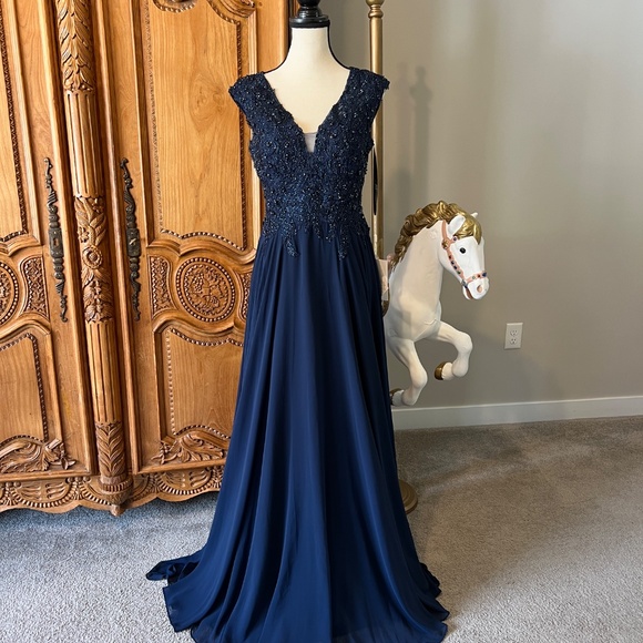 NWT Mac Duggal 20264 [8] Appliqued Cap Sleeve Flowy Gown in Navy Dress - Picture 1 of 13